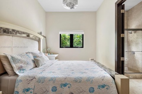 House in Sunny Isles Beach, Florida 5 bedrooms, 422.24 sq.m. № 2078251 - photo 21