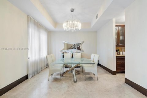 House in Sunny Isles Beach, Florida 5 bedrooms, 422.24 sq.m. № 2078251 - photo 10