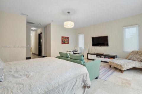 House in Sunny Isles Beach, Florida 5 bedrooms, 422.24 sq.m. № 2078251 - photo 26