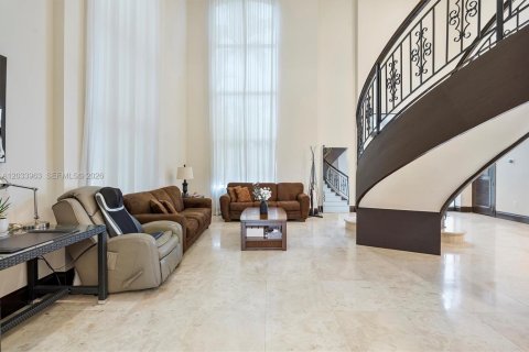 House in Sunny Isles Beach, Florida 5 bedrooms, 422.24 sq.m. № 2078251