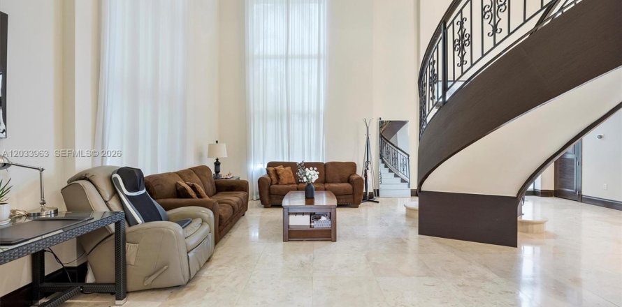 House in Sunny Isles Beach, Florida 5 bedrooms, 422.24 sq.m. № 2078251