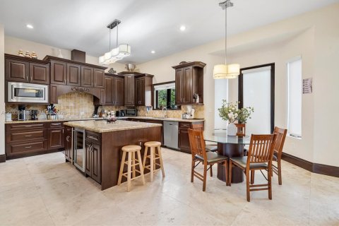 House in Sunny Isles Beach, Florida 5 bedrooms, 422.24 sq.m. № 2078251 - photo 12