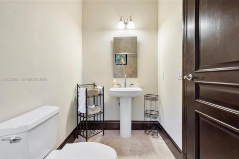 House in Sunny Isles Beach, Florida 5 bedrooms, 422.24 sq.m. № 2078251 - photo 22