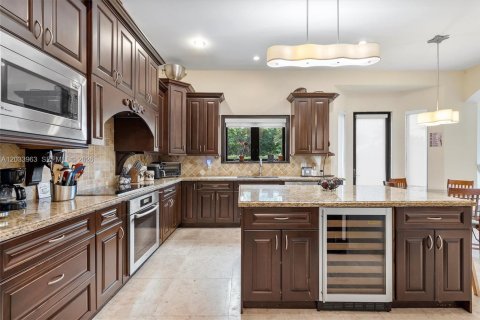 House in Sunny Isles Beach, Florida 5 bedrooms, 422.24 sq.m. № 2078251 - photo 15