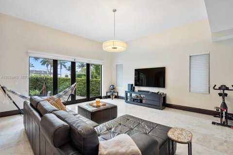 House in Sunny Isles Beach, Florida 5 bedrooms, 422.24 sq.m. № 2078251 - photo 9