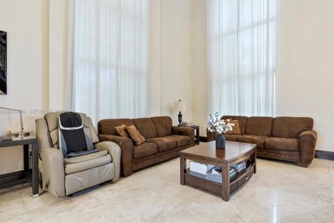 House in Sunny Isles Beach, Florida 5 bedrooms, 422.24 sq.m. № 2078251 - photo 3