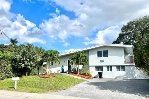 Снять в аренду виллу или дом в Форт-Лодердейл, Флорида 4 спальни, 163.97м2, № 1989442 - фото 3