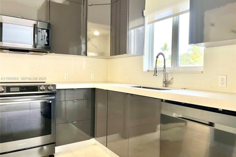 Снять в аренду виллу или дом в Форт-Лодердейл, Флорида 4 спальни, 163.97м2, № 1989442 - фото 27