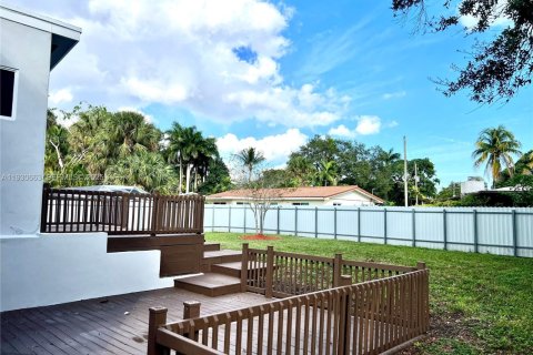 Снять в аренду виллу или дом в Форт-Лодердейл, Флорида 4 спальни, 163.97м2, № 1989442 - фото 16