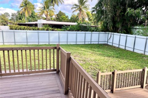 Снять в аренду виллу или дом в Форт-Лодердейл, Флорида 4 спальни, 163.97м2, № 1989442 - фото 28