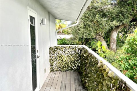 Снять в аренду виллу или дом в Форт-Лодердейл, Флорида 4 спальни, 163.97м2, № 1989442 - фото 19