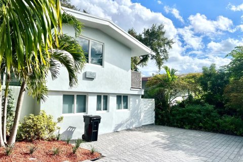 Снять в аренду виллу или дом в Форт-Лодердейл, Флорида 4 спальни, 163.97м2, № 1989442 - фото 9