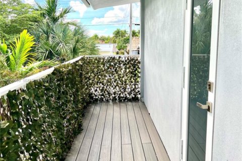 Снять в аренду виллу или дом в Форт-Лодердейл, Флорида 4 спальни, 163.97м2, № 1989442 - фото 20