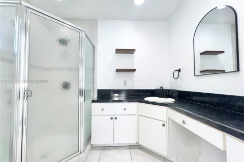 House in Cutler Bay, Florida 3 bedrooms, 293.76 sq.m. № 2030647 - photo 11