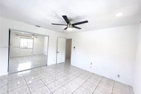 House in Cutler Bay, Florida 3 bedrooms, 293.76 sq.m. № 2030647 - photo 16