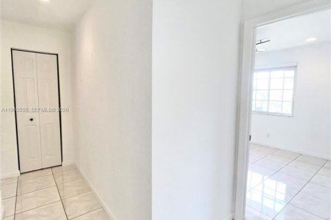 House in Cutler Bay, Florida 3 bedrooms, 293.76 sq.m. № 2030647 - photo 25