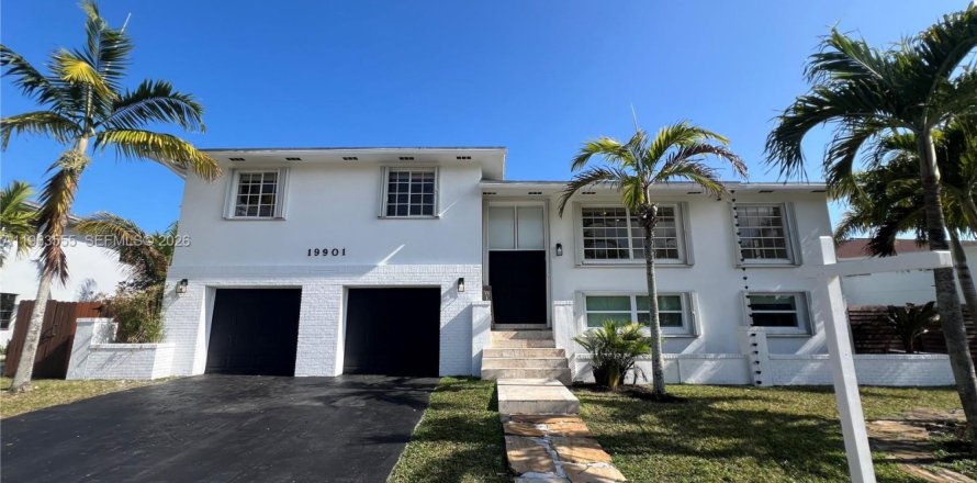 House in Cutler Bay, Florida 3 bedrooms, 293.76 sq.m. № 2030647