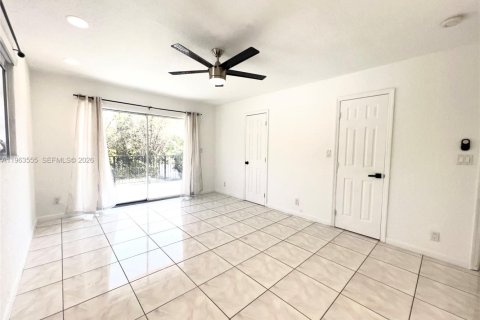 House in Cutler Bay, Florida 3 bedrooms, 293.76 sq.m. № 2030647 - photo 8