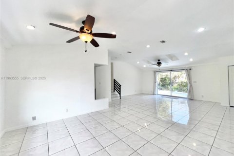 House in Cutler Bay, Florida 3 bedrooms, 293.76 sq.m. № 2030647 - photo 21