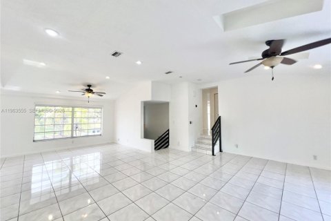 House in Cutler Bay, Florida 3 bedrooms, 293.76 sq.m. № 2030647 - photo 22