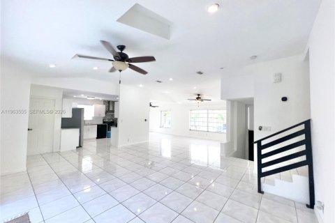 House in Cutler Bay, Florida 3 bedrooms, 293.76 sq.m. № 2030647 - photo 6