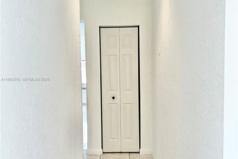 House in Cutler Bay, Florida 3 bedrooms, 293.76 sq.m. № 2030647 - photo 26