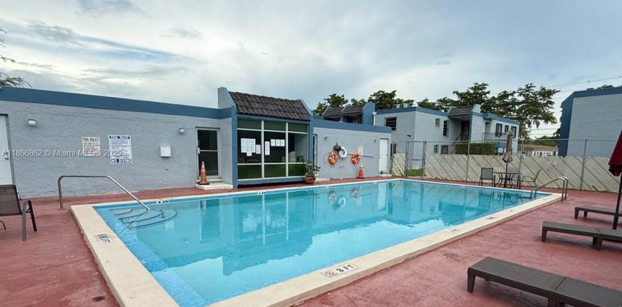 Condo in Miami, Florida, 2 bedrooms № 1930436