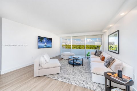 Condo in Key Biscayne, Florida, 2 bedrooms  № 1863138 - photo 3