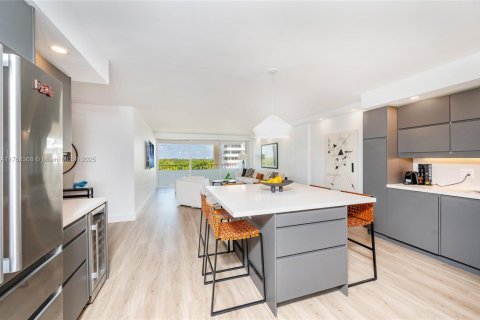 Condo in Key Biscayne, Florida, 2 bedrooms  № 1863138 - photo 5
