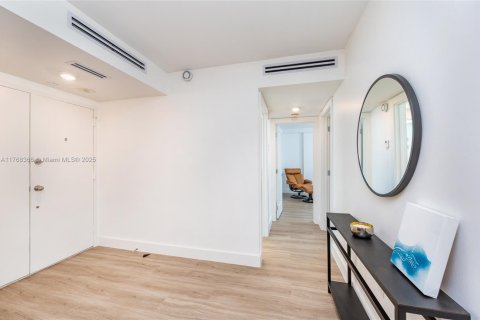 Condo in Key Biscayne, Florida, 2 bedrooms  № 1863138 - photo 13