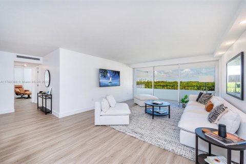 Condo in Key Biscayne, Florida, 2 bedrooms  № 1863138 - photo 1