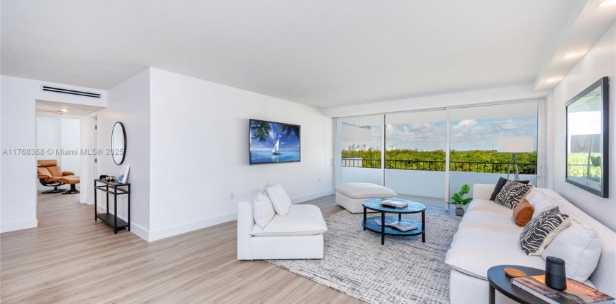 Condo in Key Biscayne, Florida, 2 bedrooms  № 1863138
