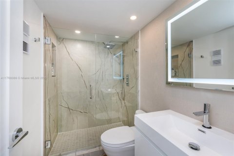 Condo in Key Biscayne, Florida, 2 bedrooms  № 1863138 - photo 19