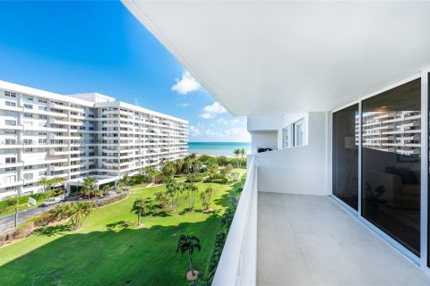 Condo in Key Biscayne, Florida, 2 bedrooms  № 1863138 - photo 10