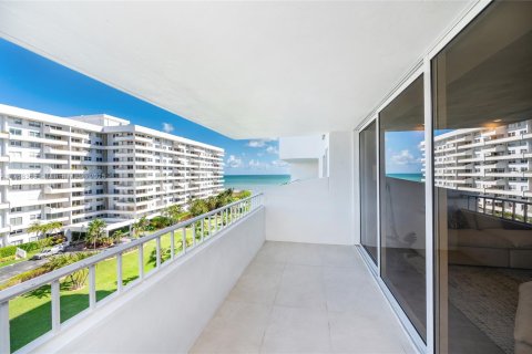 Condo in Key Biscayne, Florida, 2 bedrooms  № 1863138 - photo 8