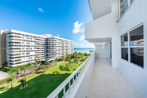 Condo in Key Biscayne, Florida, 2 bedrooms  № 1863138 - photo 9