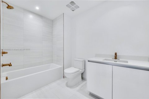 Condo in Miami, Florida, 3 bedrooms  № 1881477 - photo 11