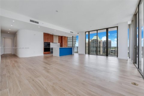 Condo in Miami, Florida, 3 bedrooms  № 1881477 - photo 2