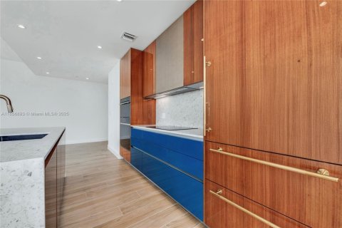 Condo in Miami, Florida, 3 bedrooms  № 1881477 - photo 5