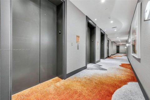 Condo in Miami, Florida, 3 bedrooms  № 1881477 - photo 29