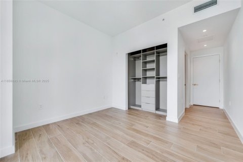 Condo in Miami, Florida, 3 bedrooms  № 1881477 - photo 14