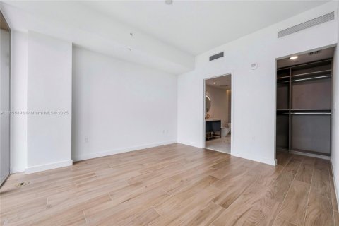 Condo in Miami, Florida, 3 bedrooms  № 1881477 - photo 7