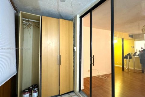 Condo in Lauderdale Lakes, Florida, 1 bedroom  № 1940172 - photo 12