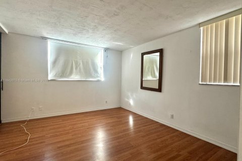 Condo in Lauderdale Lakes, Florida, 1 bedroom  № 1940172 - photo 15