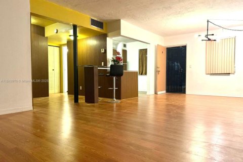 Condo in Lauderdale Lakes, Florida, 1 bedroom  № 1940172 - photo 18