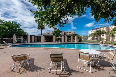 Condo in Lauderdale Lakes, Florida, 1 bedroom  № 1940172 - photo 3