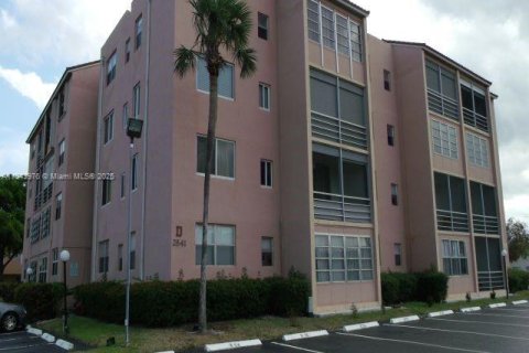 Condo in Lauderdale Lakes, Florida, 1 bedroom  № 1940172 - photo 2