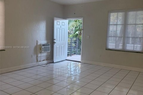 Apartment in Miami Beach, Florida 1 bedroom, 83.61 sq.m. № 1994001 - photo 1