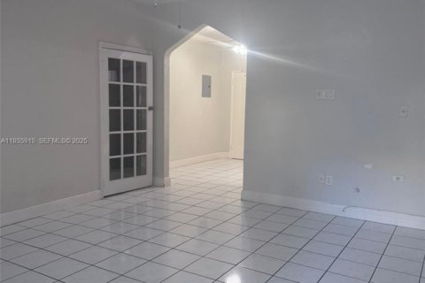 Apartment in Miami Beach, Florida 1 bedroom, 83.61 sq.m. № 1994001 - photo 2