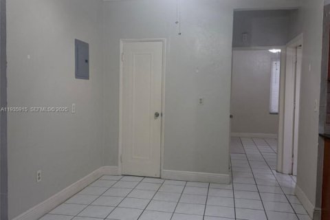 Apartment in Miami Beach, Florida 1 bedroom, 83.61 sq.m. № 1994001 - photo 3
